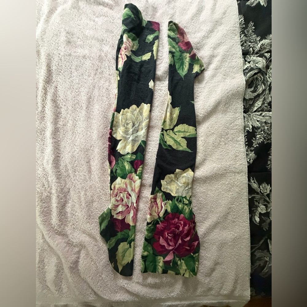 Betsey Johnson Punk Label - rose print thigh high socks
